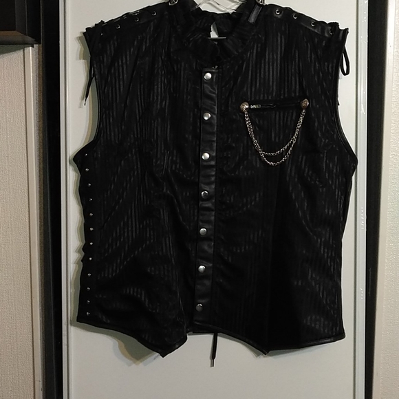 Vest - Picture 3 of 4